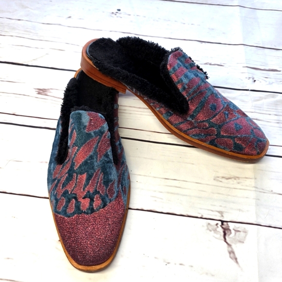 Free People Butterfly Effect Velvet Mules Sherpa Lined 10 - Picture 1 of 7